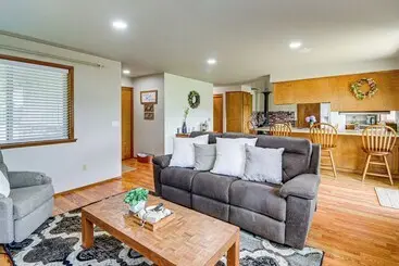 Kır Evi Sunny Sequim Getaway: Walk To Downtown Shops!