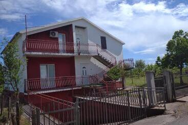 هتل Airport Home Radinovic