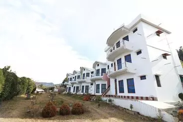 Oyo 26598 Apical Resort