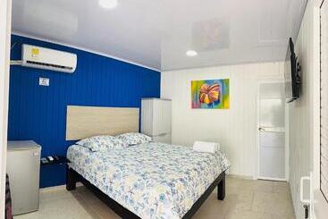 ユースホステル Camp Inn Colors Providencia