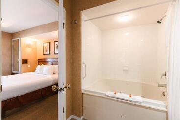 هتل آپارتمان Mountain View Resort And Suites At Fairmont Hot Springs