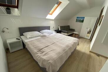 Bed and Breakfast Gostisce Sovdat