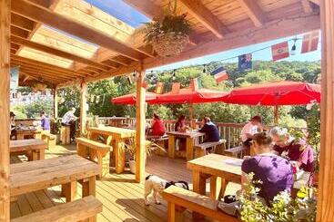 تختخواب و صبحانه Riverbanc