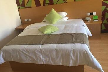 בית מלון כפרי Vatica Xingtai Qiaoxi District Yongkang Street Technical College