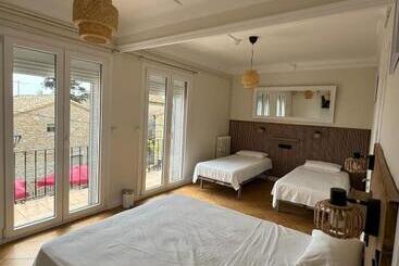 Pensão Hostal Restaurant Casa Comaulis