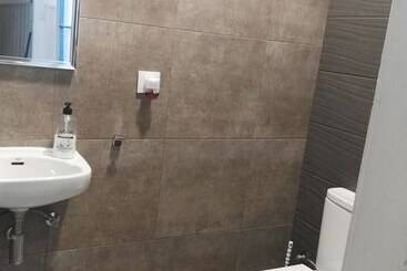 پانسیون Hostal Dragonflybcn