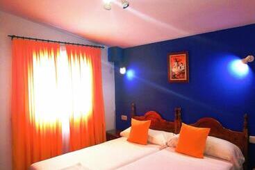 פנסיון Hostal Restaurante Ego's