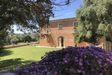 ホテル Agriturismo Monti Di Jogliu