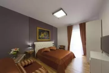 پانسیون Astoria Golden House