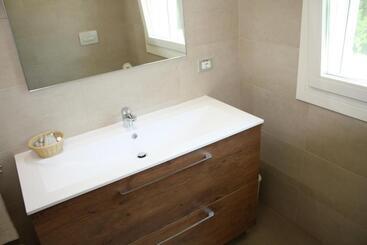 بنسيون Elis' Rooms