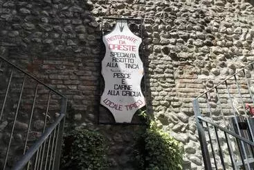 Majatalo Oreste Suite