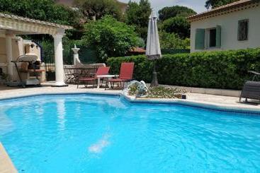بنسيون Villa Plein Sud à 900m Du Centre De Cavalaire Sur Mer   Chambre Climatisée   Piscine   Spa  Calme Et