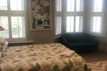 ベッドアンドブレックファースト Acacia Villas Guest House