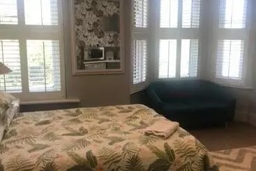 ベッドアンドブレックファースト Acacia Villas Guest House