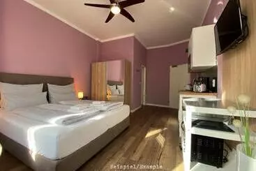 Hostel Amaroo   Gästehaus Potsdam “charlottenhof”
