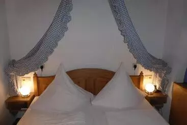 ユースホステル Gasthaus Storchen Hellas