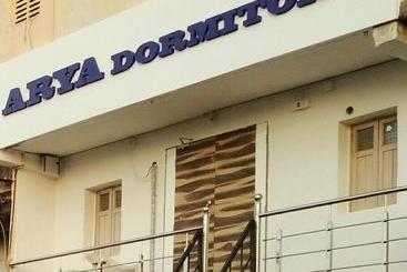 فندق صغير Arya Dormitory