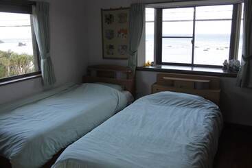 פנסיון Guesthouse Amami Long Beach