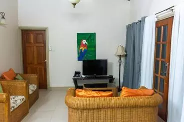 هتل آپارتمان Mandela Court Suites Grenada