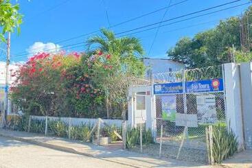 پانسیون Hostal Del Mar   Tolu