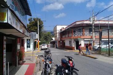 پانسیون Hostel Quintonido