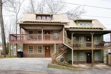 The Dahlonega Square Hotel & Villas