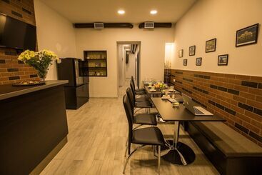 Ostello 5 Rooms Mini Hotel & Tours