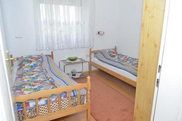 ユースホステル Prenociste Orhideja