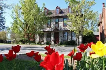 ベッドアンドブレックファースト 1786 The Limestone Inn