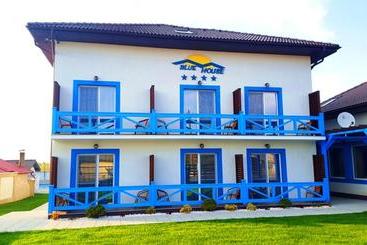 Pensiunea Blue House