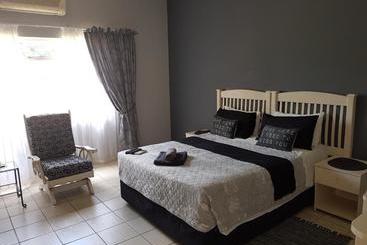 פנסיון Africas Eden Too