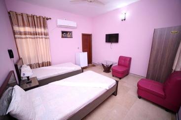 پانسیون Season Inn