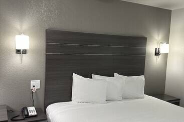 Sleepy Traveler Motel