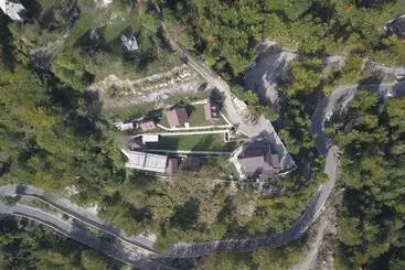 Thethi Paradise Hotel & Restaurant