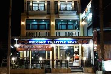 פנסיון Little Bear Guesthouse And Restaurant