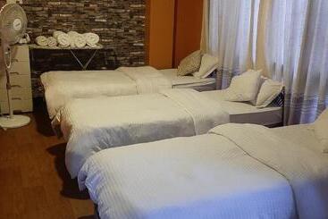 پانسیون Looniva Guest House