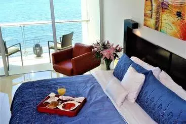 هتل آپارتمان Tu Mirada Al Mar Beachfront Tower & Spa
