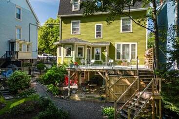 پانسیون The Elizabeth Manor Guesthouse