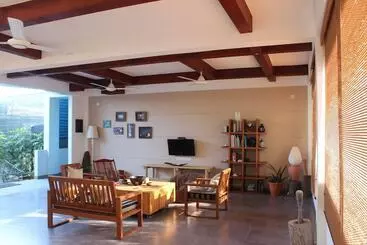 پانسیون Cerulean View Residence