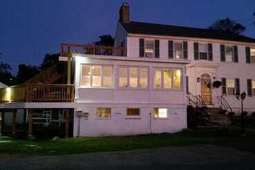 旅馆 Shea's Riverside Inn & Motel