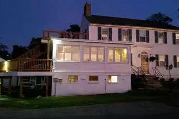 Retkeilymaja Shea's Riverside Inn & Motel