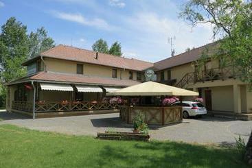 펜션 Guest House Meat Heads Pub