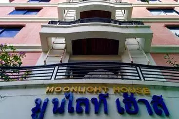 هاستل Moonlight House
