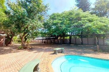 פנסיון Sundown Lodge