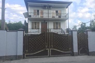 پانسیون Alistera