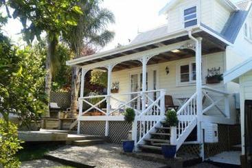 Bed and Breakfast Harbour View Cottage