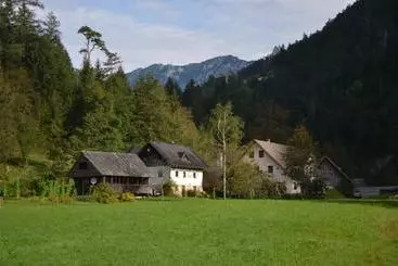 هتل The Farmhouse Bevsek Osep