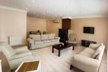 Büyükada Apart Hotel   Karadağ Apart