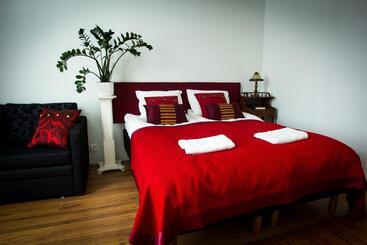 هتل آپارتمان Salpalinjan Hovi