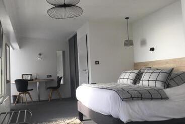 Hotel Logis Hôtel De La Pointe Du Cap Coz